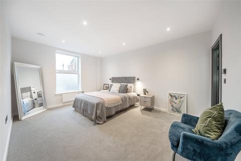 2 bedroom flat for sale, Abbots Way, Surrey KT16