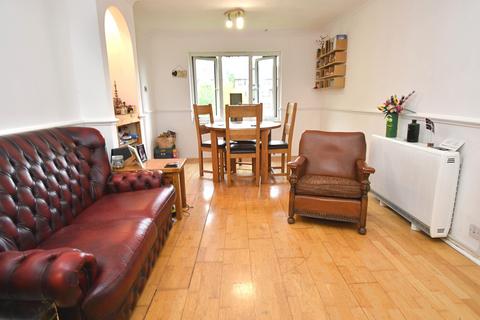 2 bedroom flat for sale, Higham Station Avenue, Chingford , London. E4 9UX