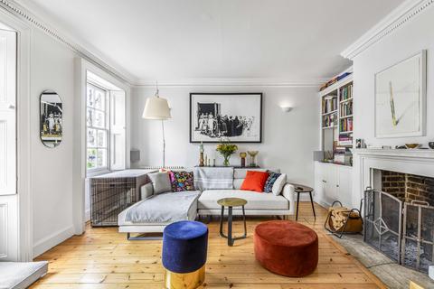 5 The Vineyard, Richmond, TW10 6AQ