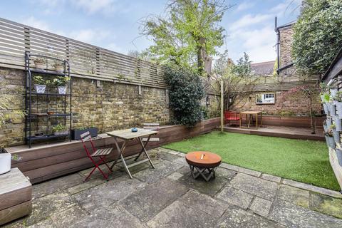 5 The Vineyard, Richmond, TW10 6AQ