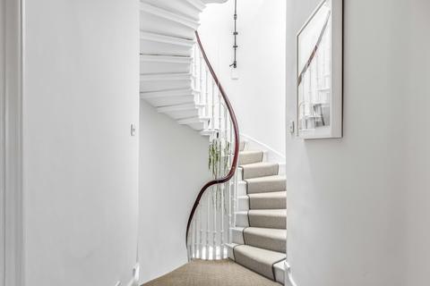 5 The Vineyard, Richmond, TW10 6AQ