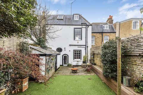 5 The Vineyard, Richmond, TW10 6AQ