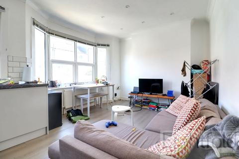 2 bedroom flat to rent, Milner Road, Brighton