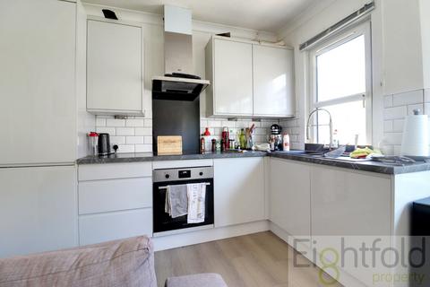 2 bedroom flat to rent, Milner Road, Brighton