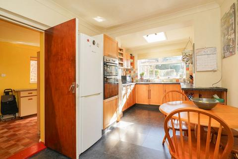 64 Barncliffe Crescent, Sheffield, S10 4DD