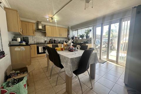 83 Bromley Gardens, Houghton Regis, Dunstable, LU5 5RJ