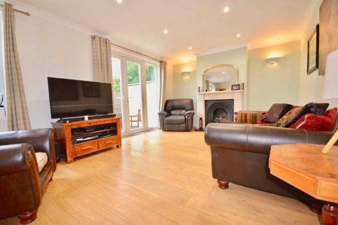 3 bedroom semi-detached house to rent, Staines Road, Sunbury