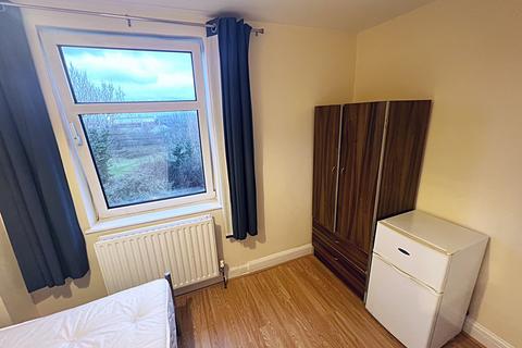 1 bedroom in a house share to rent, Ross Road, South Norwood, SE25