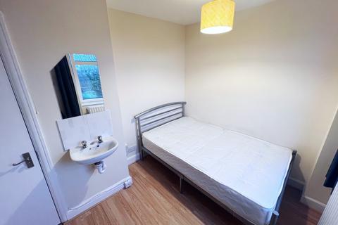 1 bedroom in a house share to rent, Ross Road, South Norwood, SE25