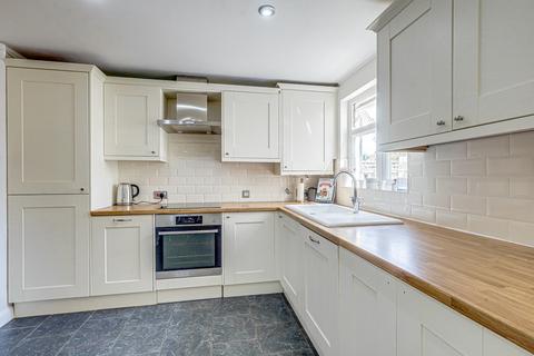 4 bedroom semi-detached house for sale, Briarwood Drive, Leigh-on-sea, SS9