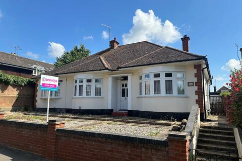 2 bedroom detached bungalow for sale, Lampits Hill, Corringham, SS17