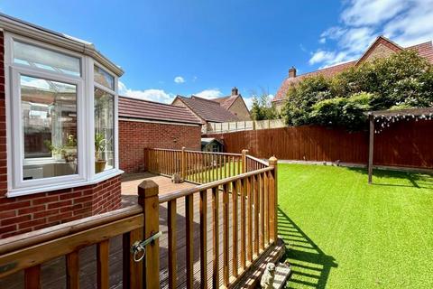 5 bedroom detached house to rent, Temple Crescent, Oxley Park