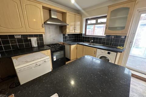 5 bedroom semi-detached house to rent, Springwell Road,  Hounslow, TW5