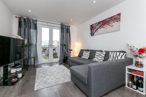 2 bedroom penthouse for sale, Aventine Avenue, MITCHAM, Surrey, CR4