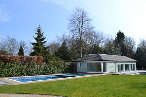 6 bedroom detached house to rent, Chargate Close, Burwood Park, Surrey, KT12 5DW