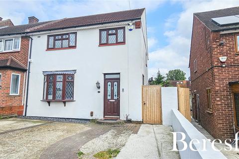 Aylsham Lane, Romford, RM3