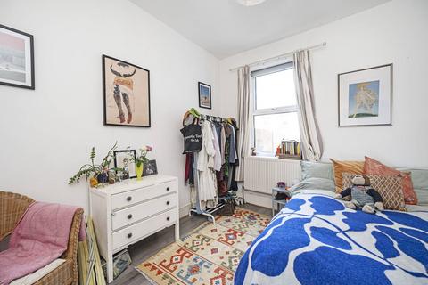4 bedroom semi-detached house to rent, Trehurst Street, Clapton, London, E5