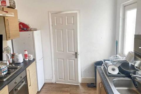 3 bedroom end of terrace house to rent, Central Avenue, Southend-on-Sea SS2