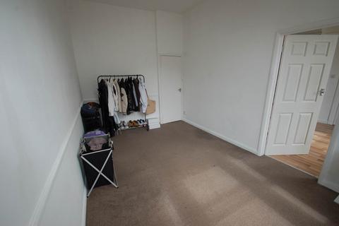 3 bedroom apartment to rent, Park Hill Road, Torquay TQ1