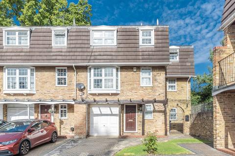4 bedroom end of terrace house to rent, Westbury Lodge Close, Pinner, HA5