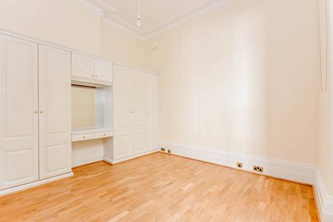 3 bedroom flat to rent, Queens Gate, South Kensington, London, SW7