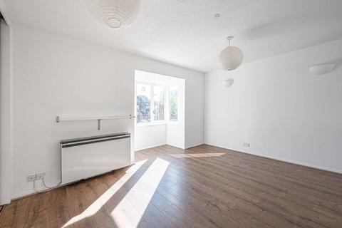 Studio to rent, CURIE GARDENS, Colindale, London, NW9