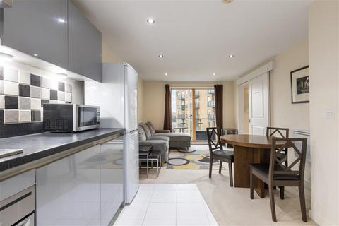 1 bedroom flat for sale, Durnsford Road, SW19