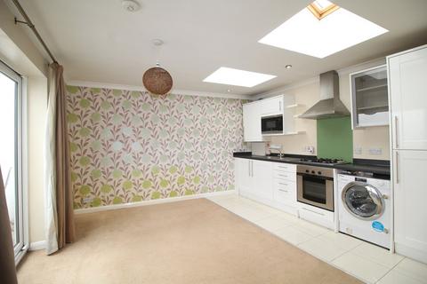 2 bedroom maisonette to rent, Saxon Road, London, South Norwood, SE25