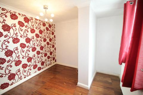 2 bedroom maisonette to rent, Saxon Road, London, South Norwood, SE25