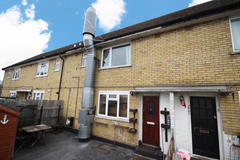 3 bedroom terraced house to rent, Belvoir Drive, Barton Seagrave NN15