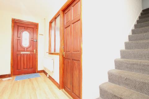 3 bedroom terraced house to rent, Belvoir Drive, Barton Seagrave NN15