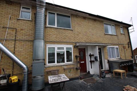 3 bedroom terraced house to rent, Belvoir Drive, Barton Seagrave NN15