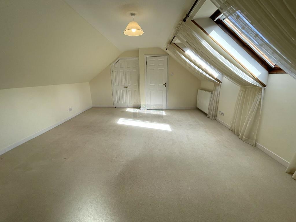 Master bedroom a.JPG