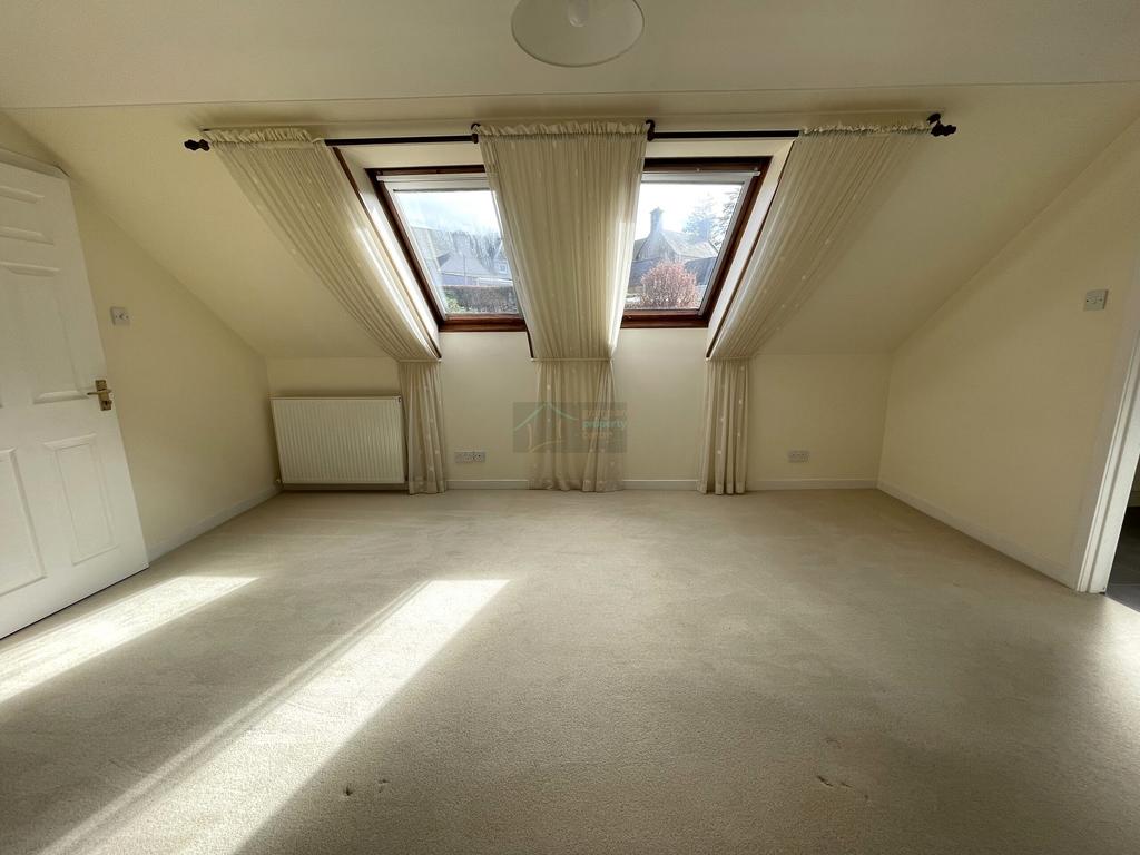 Master Bedroom b.JPG