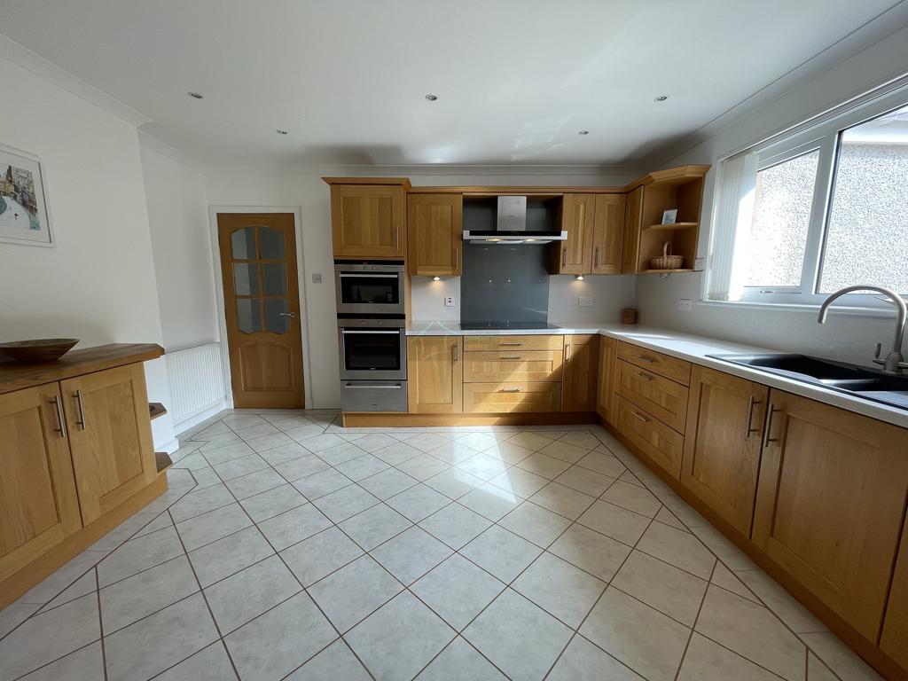 Kitchen a.JPG