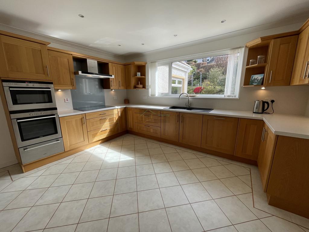 Kitchen b.JPG