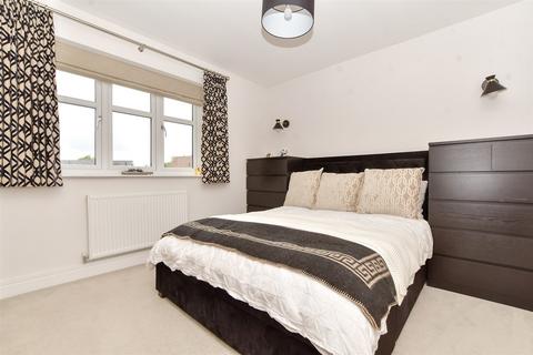 76 Consort Drive, Leatherhead, KT22 0AS
