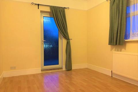 2 bedroom flat to rent, Granville Road, London, N22