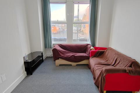 1 bedroom ground floor maisonette to rent, High Road, London NW10