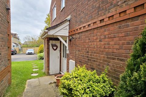 2 bedroom end of terrace house to rent, Dakin Close, Maidenbower, Crawley, West Sussex. RH10 7LJ