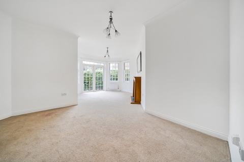 3 bedroom apartment to rent, Donovan Place London N21