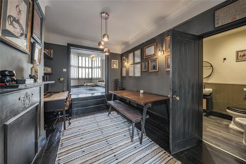 26 Rathcoole Avenue, London, N8 9NA