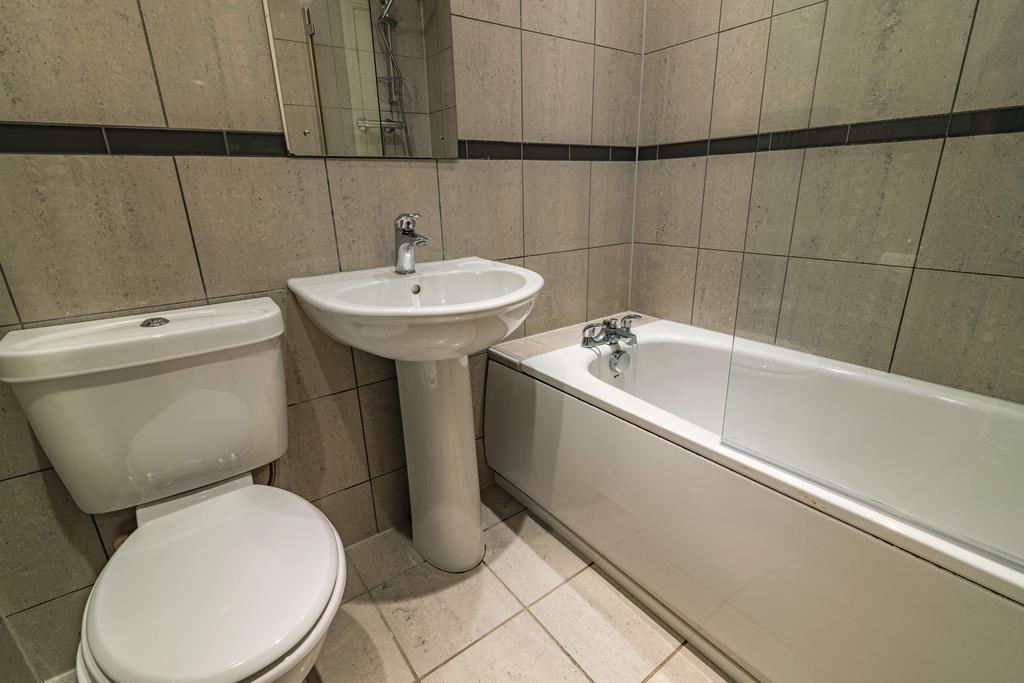 Ensuite to Bedroom 1