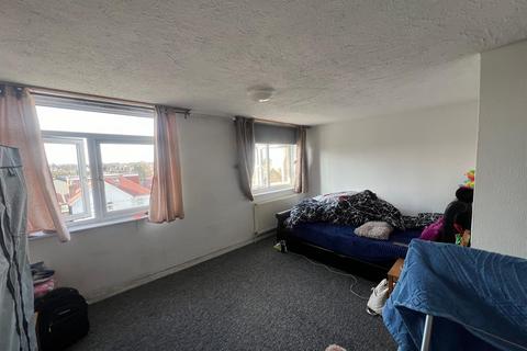 2 bedroom flat for sale, Thornton Heath CR7