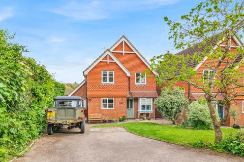 4 bedroom detached house to rent, Hill Farm Close, Haslemere, GU27
