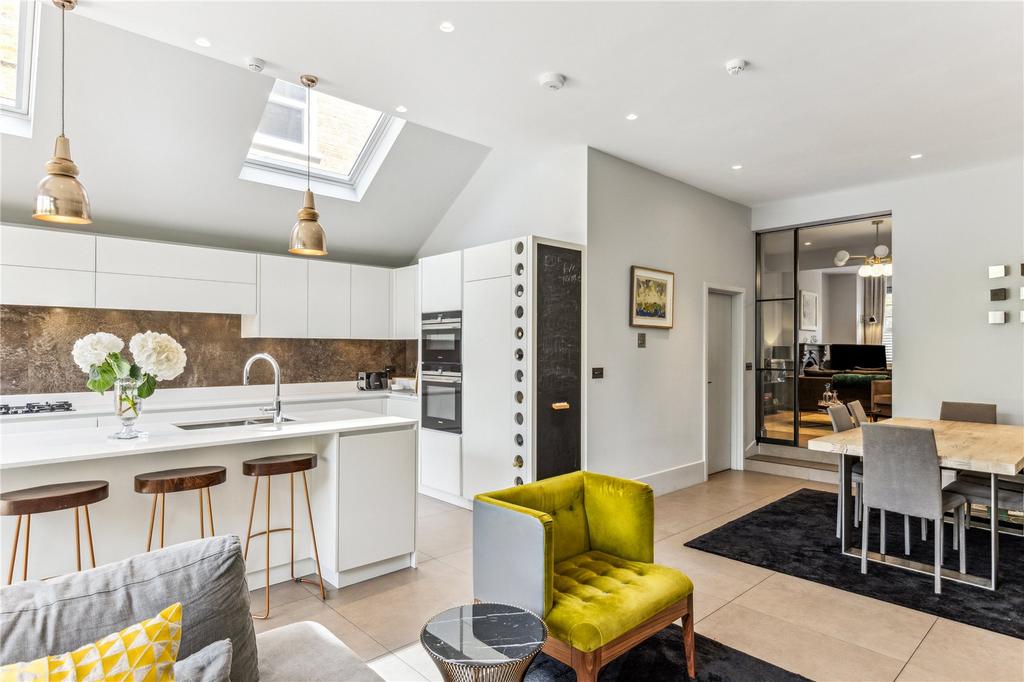 Kitchen/Dining Area