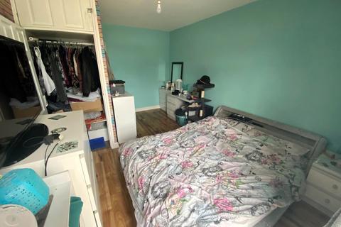 2 bedroom apartment for sale, Gainsborough Court, Stockingstone Road, Luton, Bedfordshire, LU2 7NQ
