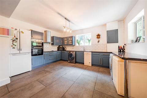 14 Pymroyd, Huddersfield, HD4 5PB