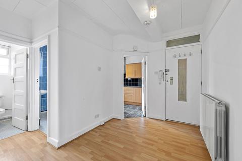 2 bedroom flat for sale, Bushey Road, London SW20