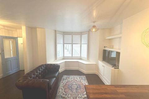 2 bedroom flat to rent, Benbow Road, Hammersmith